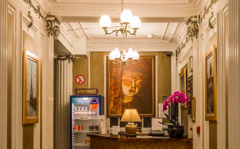 **  Hotel Des 3 Nations Paris França