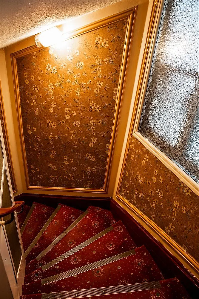 **  Hotel Des 3 Nations Paris France