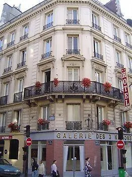 **  Hotel Des 3 Nations Paris France