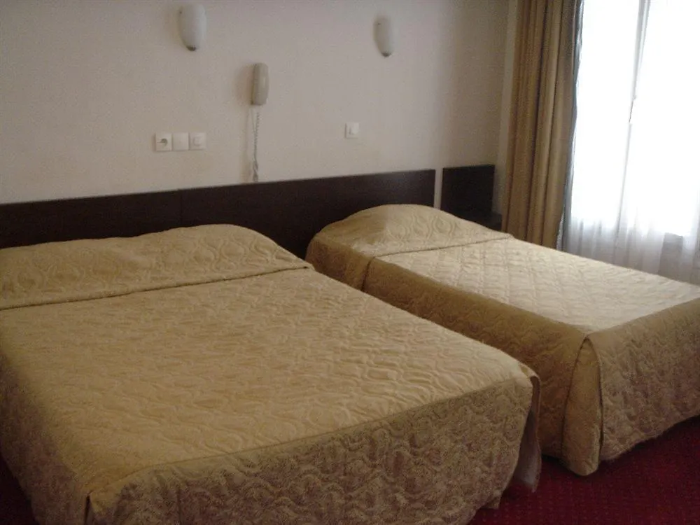 Hotel Des 3 Nations Paris