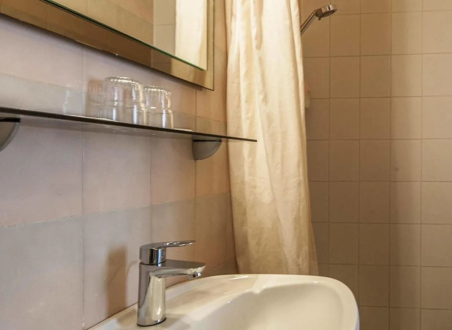 Hotel Des 3 Nations Paris 2*,  France