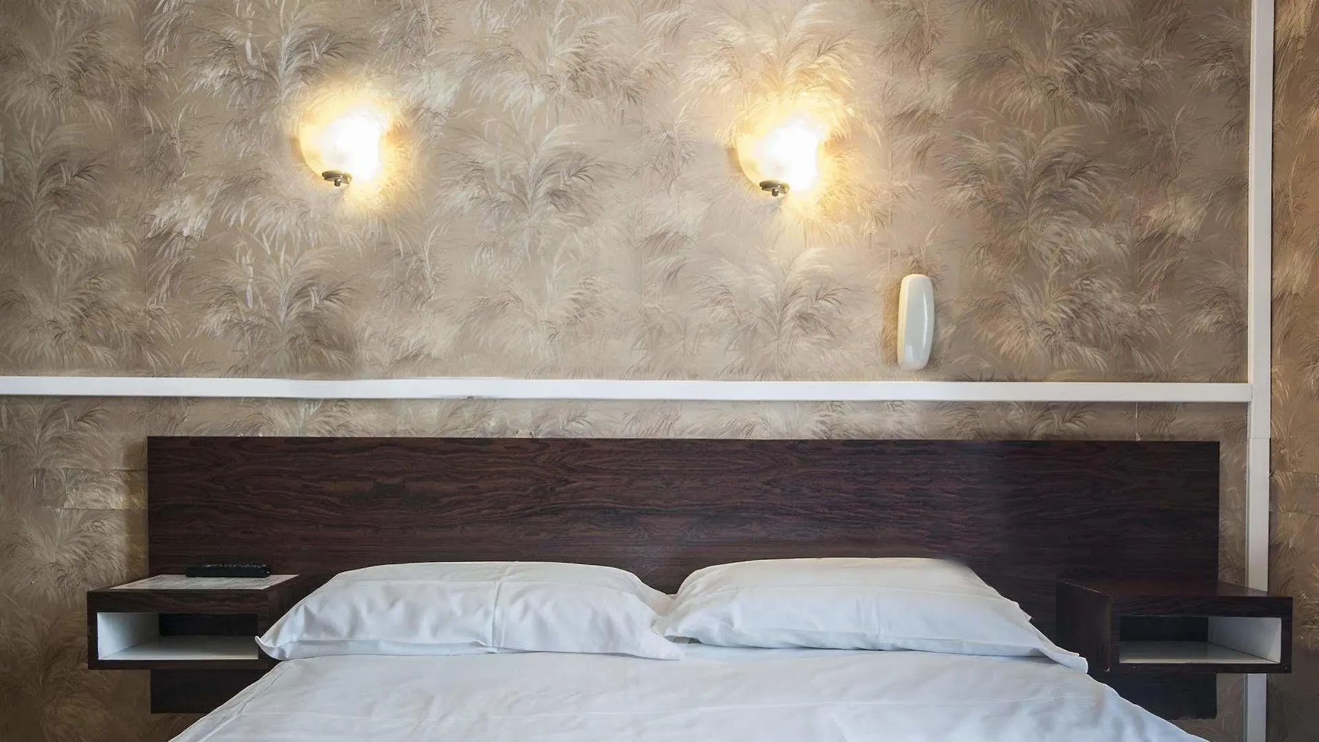 Hotel Des 3 Nations Paris 2*,