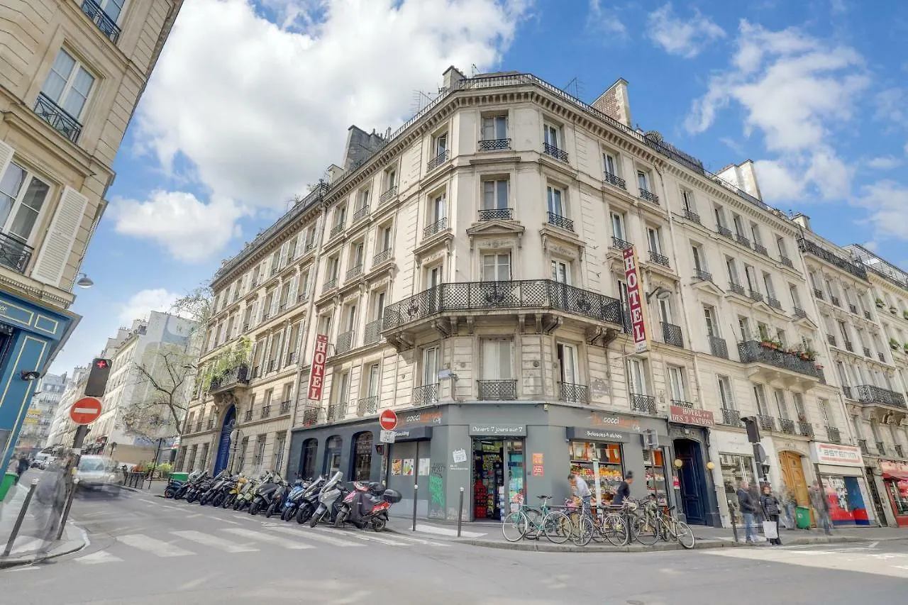**  Hotel Des 3 Nations Paris France