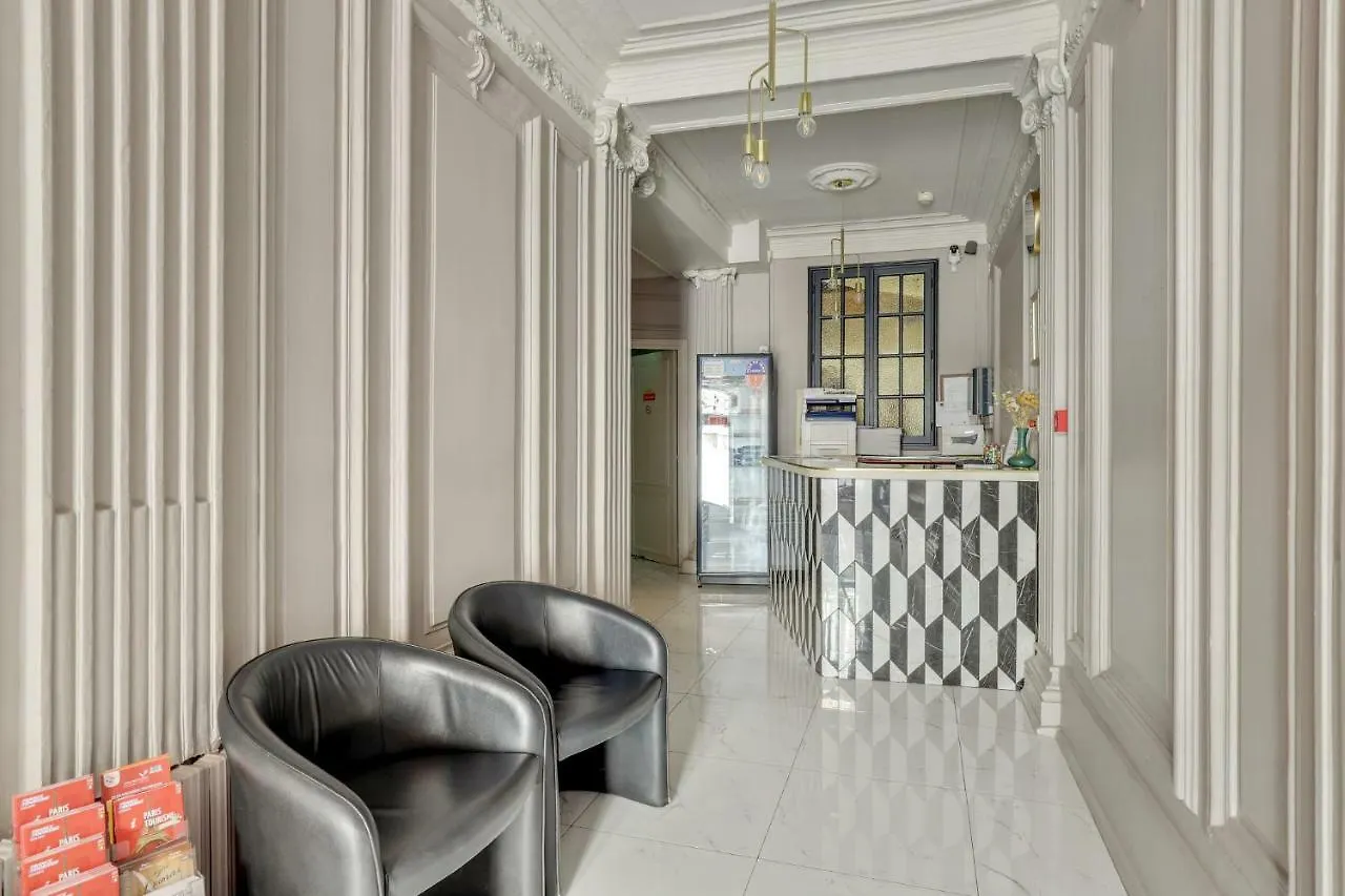 Hotel Des 3 Nations Paris 2*,