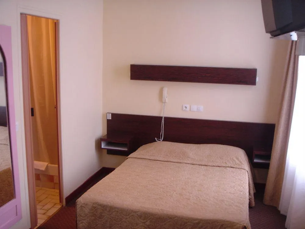Hotel Des 3 Nations Paris France