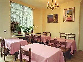 Hotel Des 3 Nations Paris 2*,