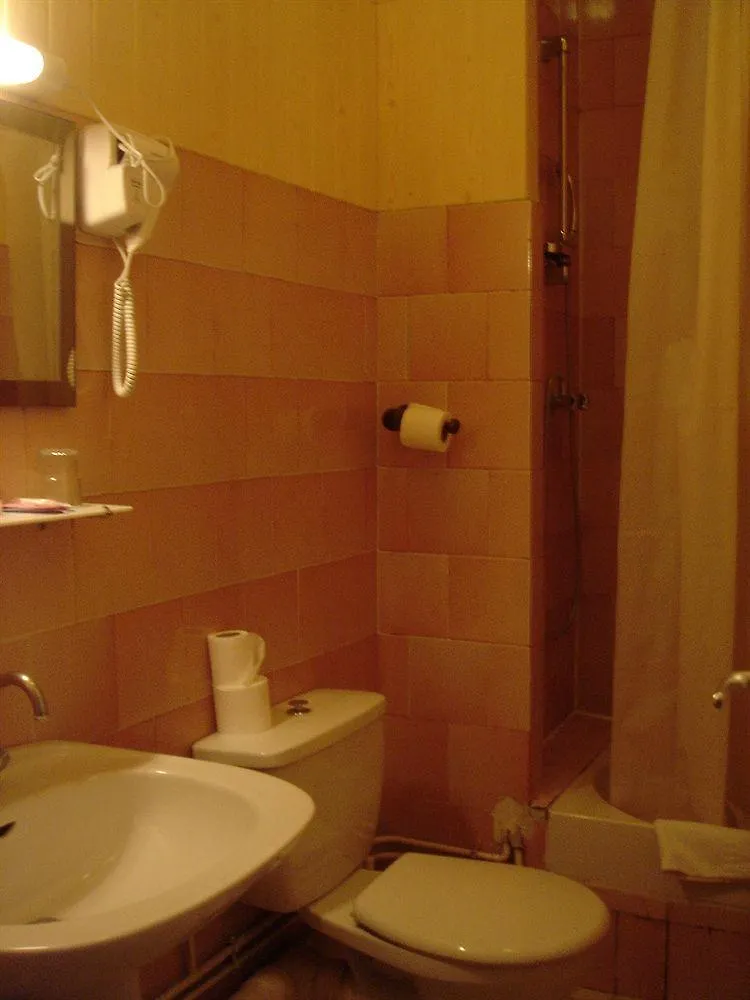 Hotel Des 3 Nations Paris